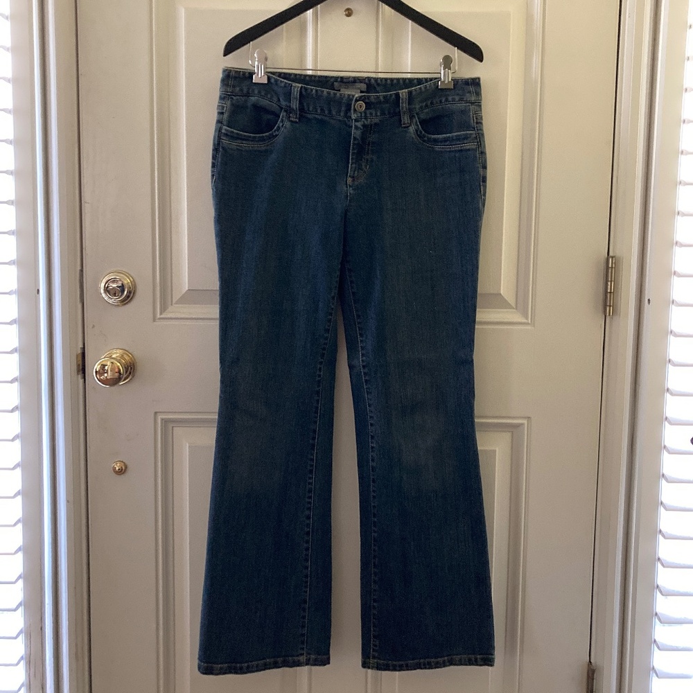 Ann Taylor Women's Slim Fit Four Pocket Boot Cut Jeans/Lower on Waist/Size 8